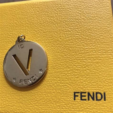 ciondolo fendi kettera v|fendi italy.